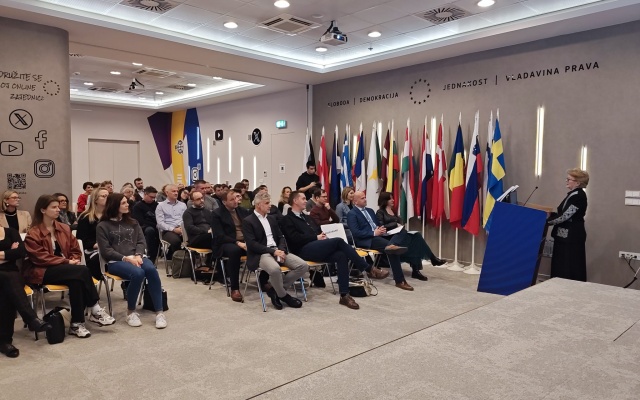 Predstavljena knjiga o javnim politikama za osobe s invaliditetom 